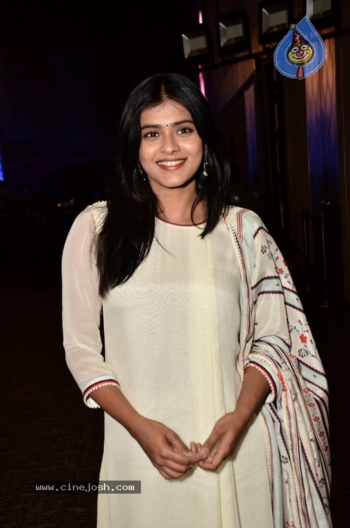 Hebah Patel Photos - 21 / 31 photos