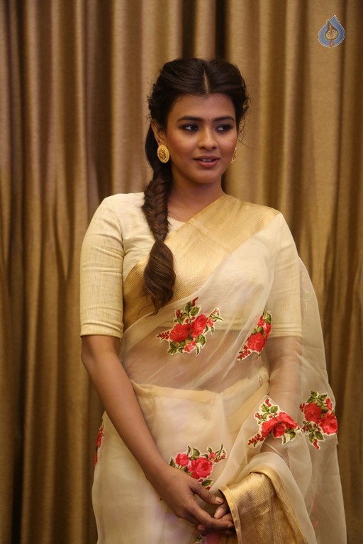 Hebah Patel Photos - 18 / 21 photos