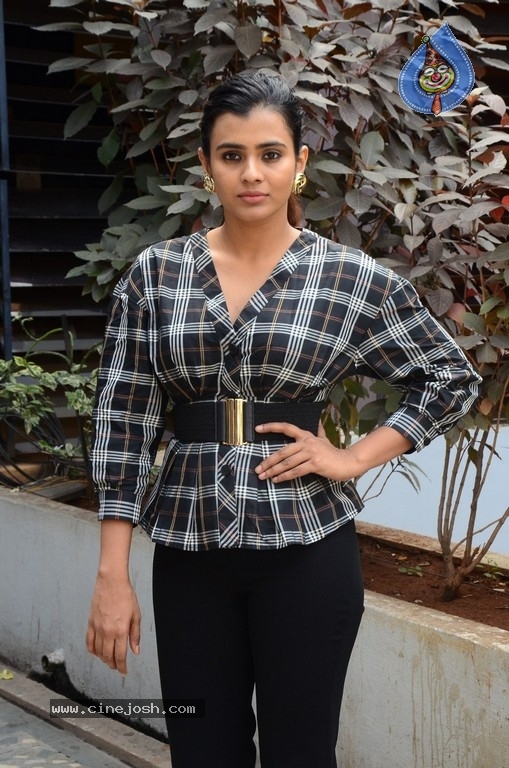 Hebah Patel Photos - 5 / 21 photos