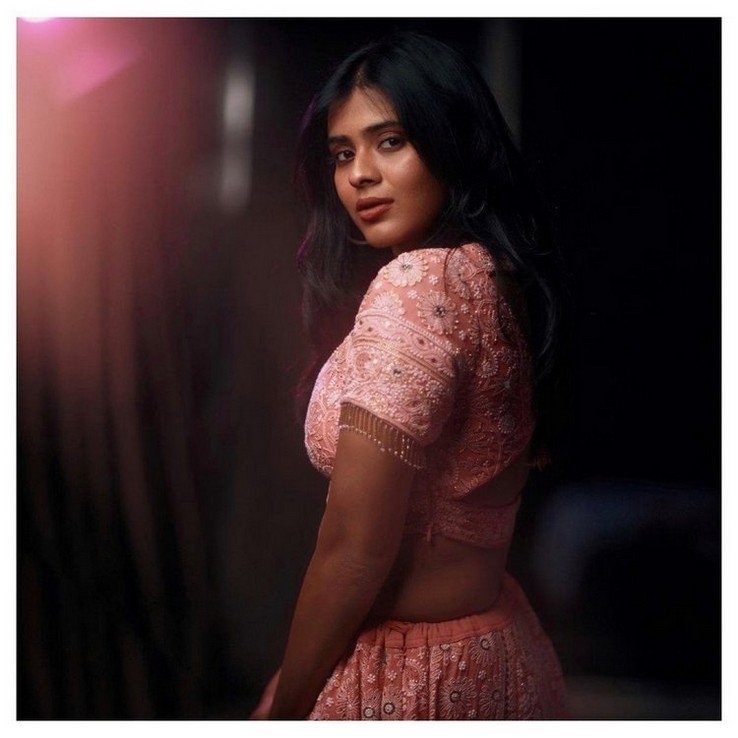 Hebah Patel Stills - 6 / 19 photos