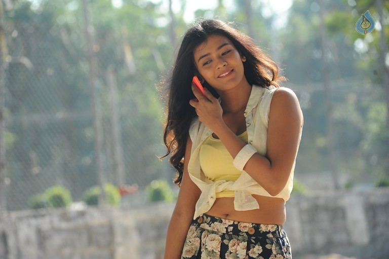 Hebah Patel Stills - 4 / 4 photos