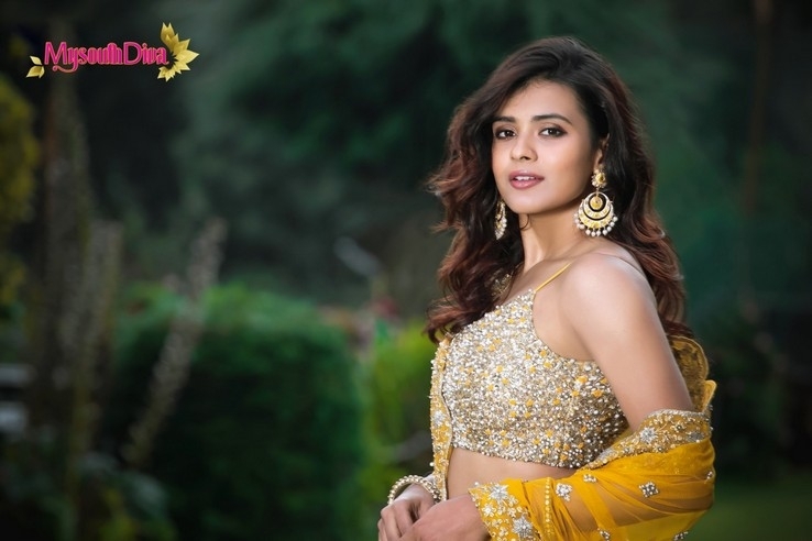 Hebah Patel Stills - 1 / 15 photos