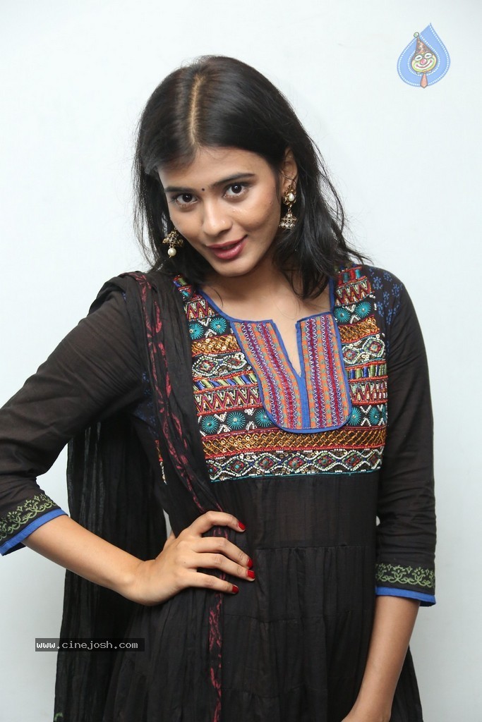 Hebha Patel Stills - 18 / 55 photos