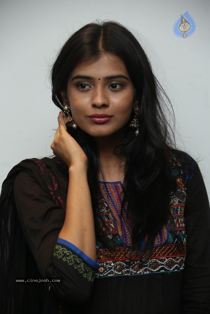 Hebha Patel Stills - 36 / 55 photos