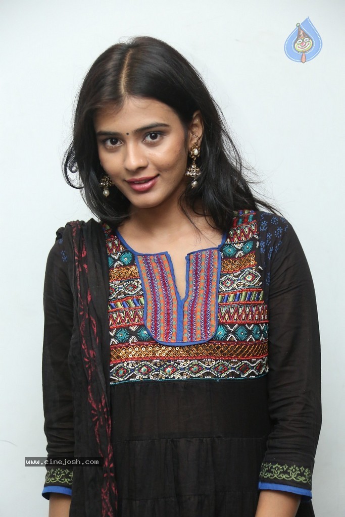 Hebha Patel Stills - 47 / 55 photos