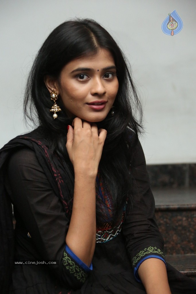 Hebha Patel Stills - 49 / 55 photos