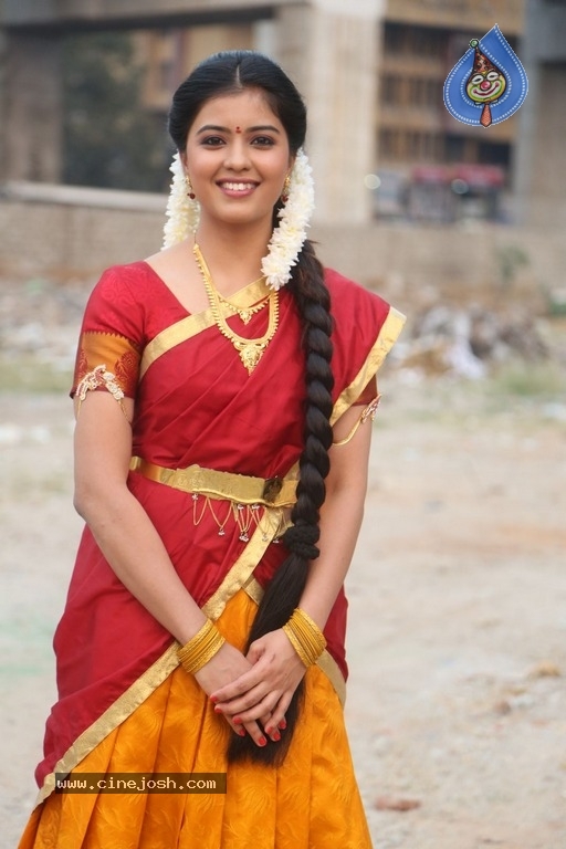 Heroine Amrutha Stills - 16 / 20 photos