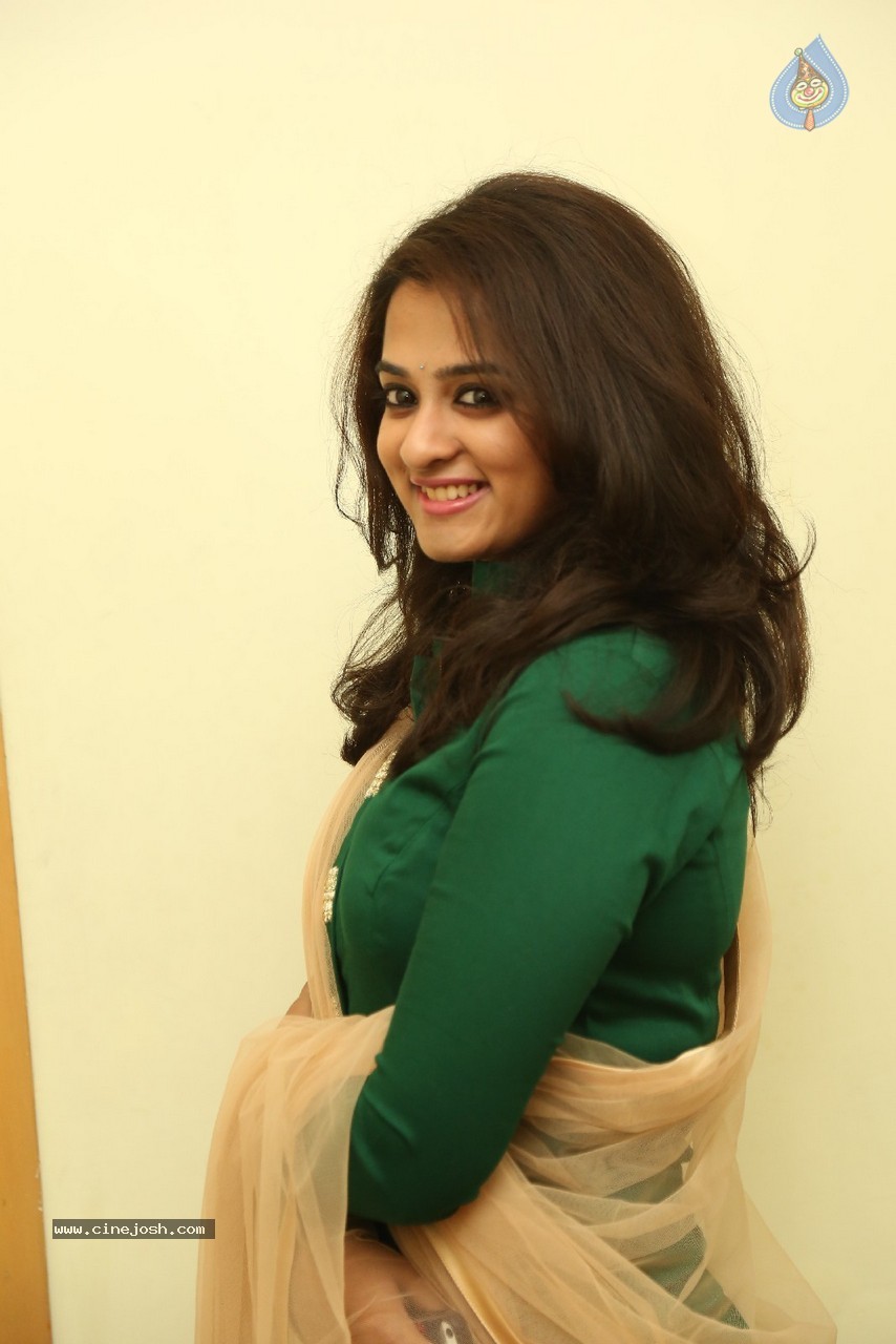 Heroine Nanditha Stills - 19 / 62 photos