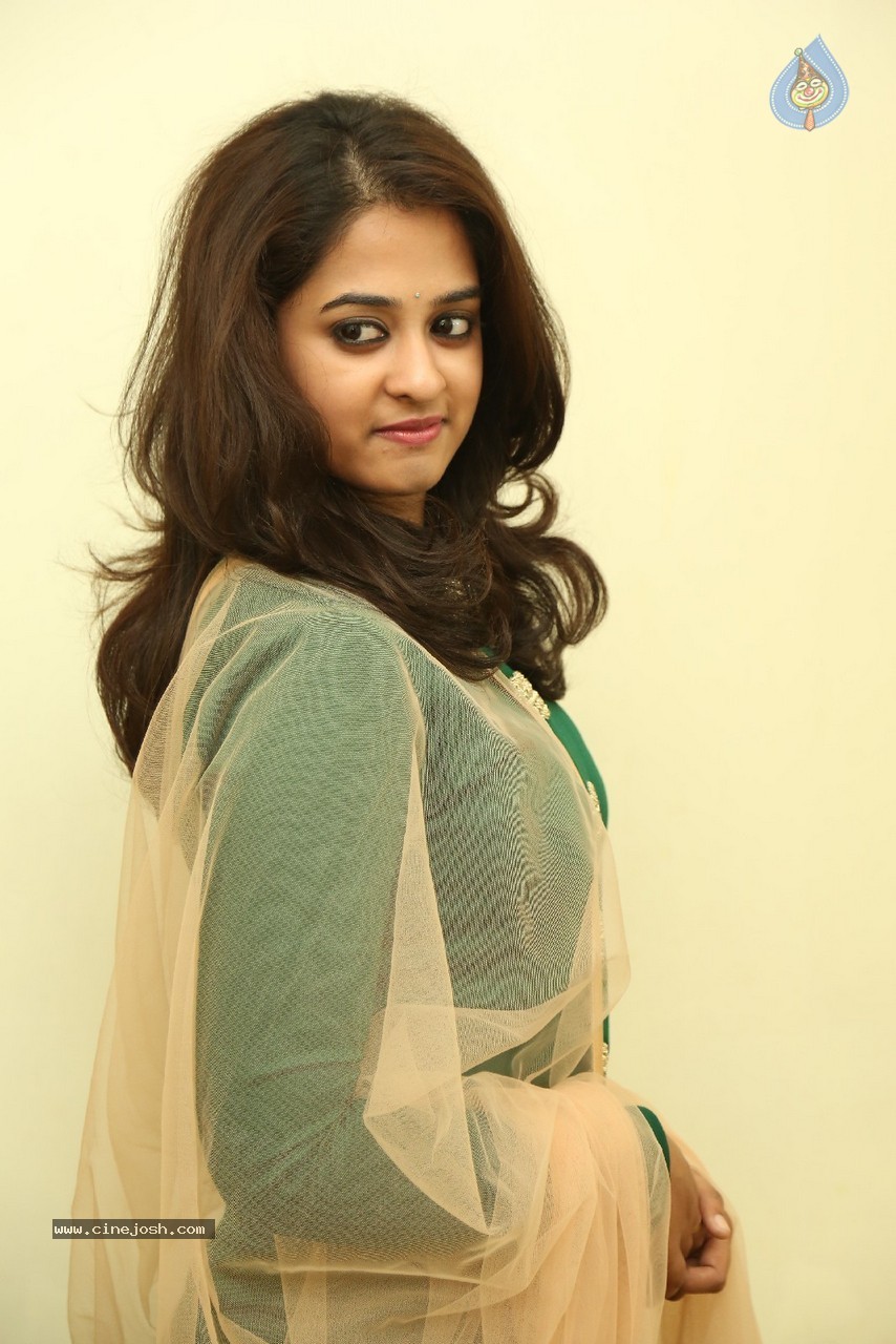 Heroine Nanditha Stills - 24 / 62 photos