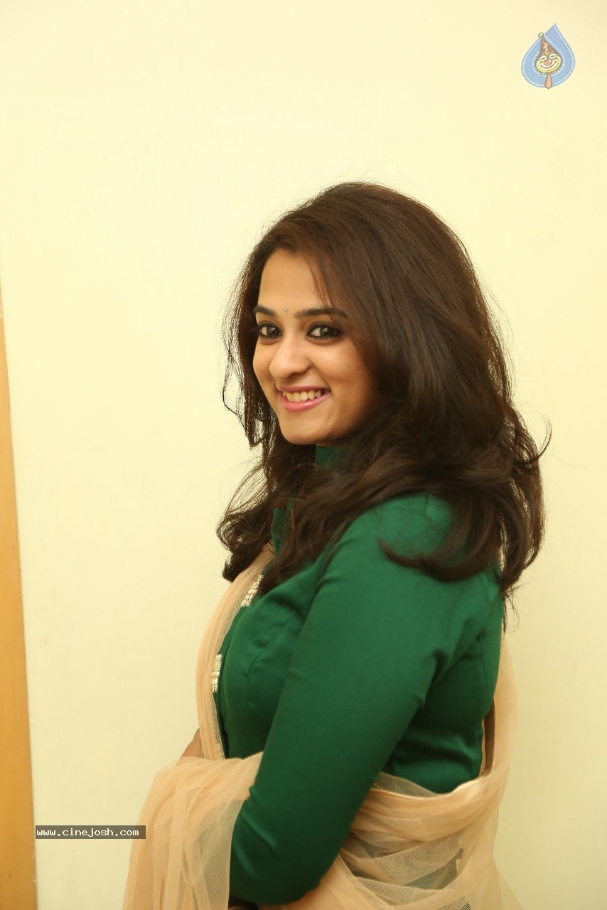 Heroine Nanditha Stills - 53 / 62 photos