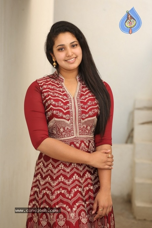 Himanshi Katragadda Photos - 10 / 15 photos