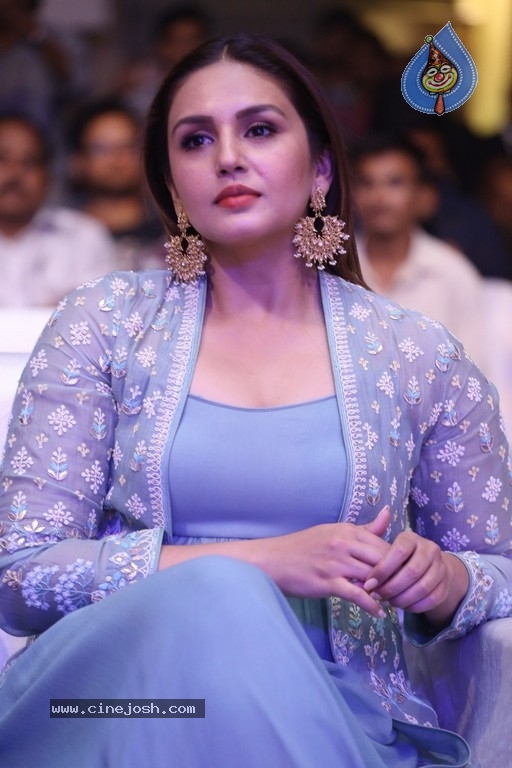 Huma Qureshi Stills - 7 / 15 photos