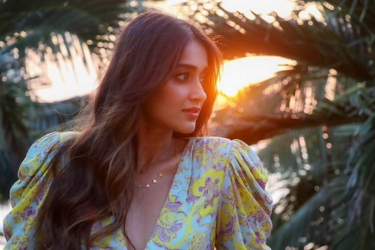 Ileana Stills - 4 / 16 photos