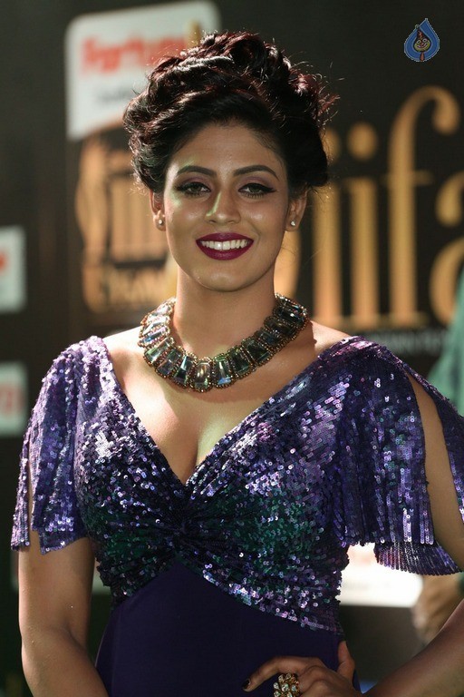 Iniya New Photos - 2 / 41 photos