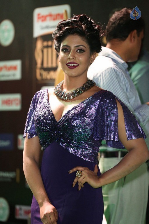 Iniya New Photos - 23 / 41 photos