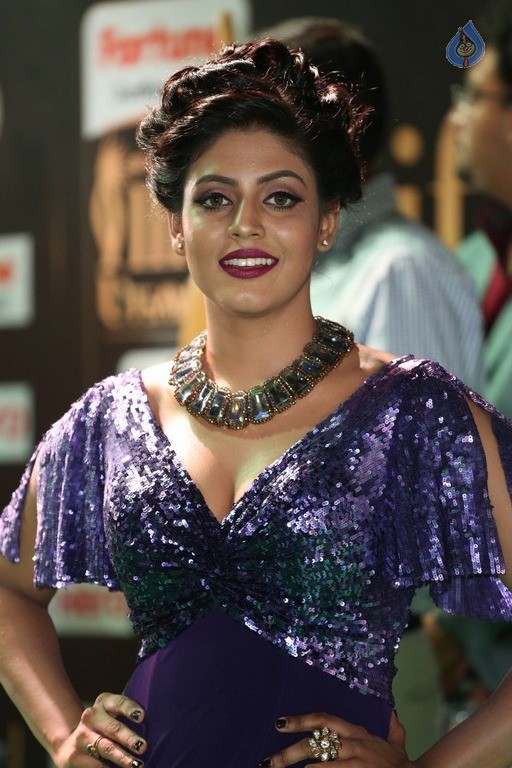 Iniya New Photos - 24 / 41 photos