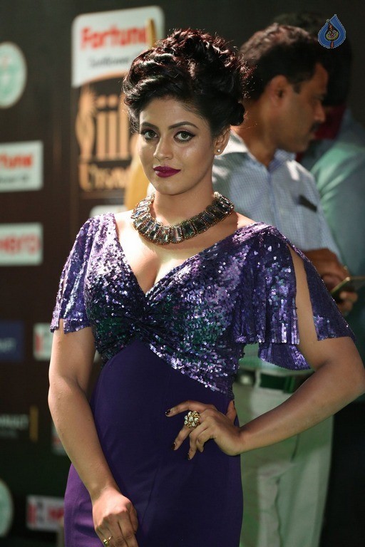 Iniya New Photos - 25 / 41 photos