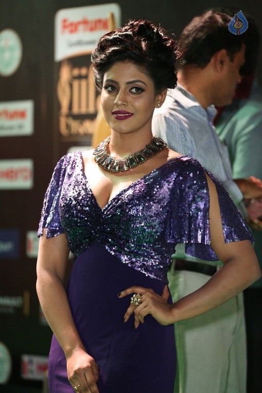 Iniya New Photos - 34 / 41 photos