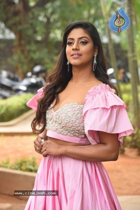 Iniya Stills - 1 / 15 photos