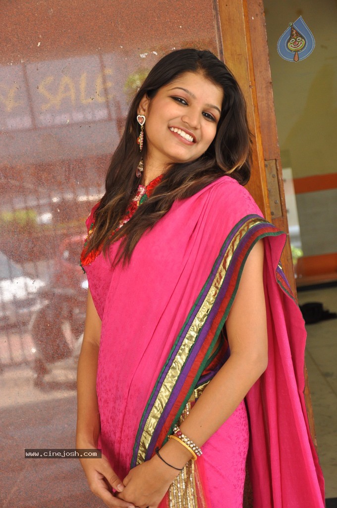 Isha Agarwal Stills - 4 / 35 photos