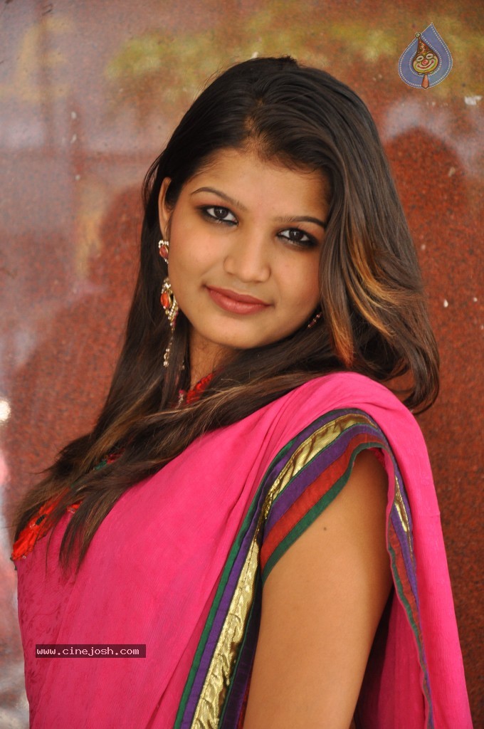 Isha Agarwal Stills - 26 / 35 photos