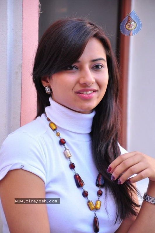 Isha Chawla Gallery - 31 / 61 photos