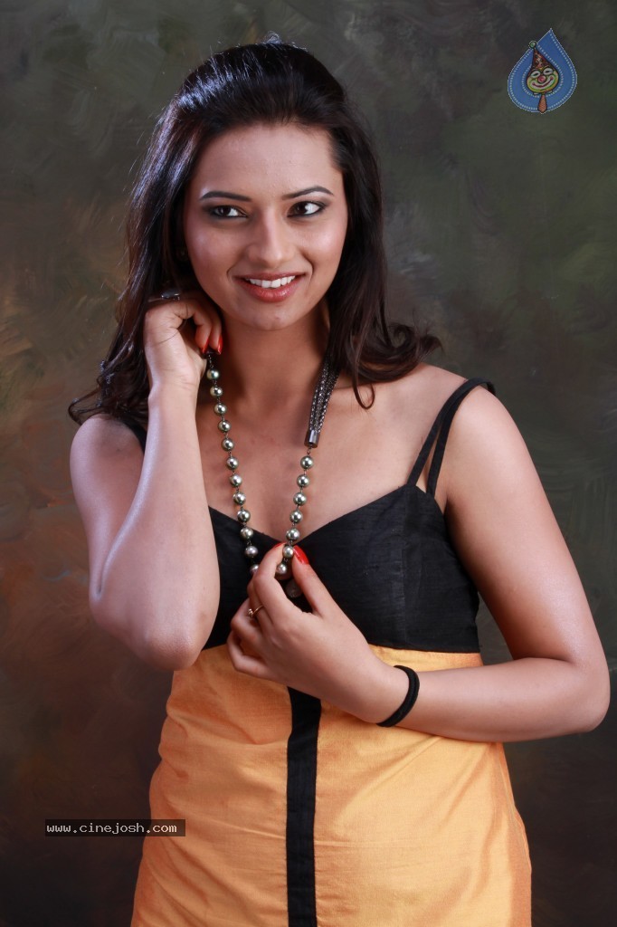 Isha Chawla Hot Photo Shoot - 60 / 89 photos