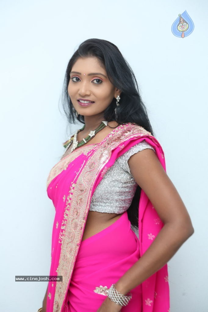 Isha Hot Stills - 32 / 76 photos