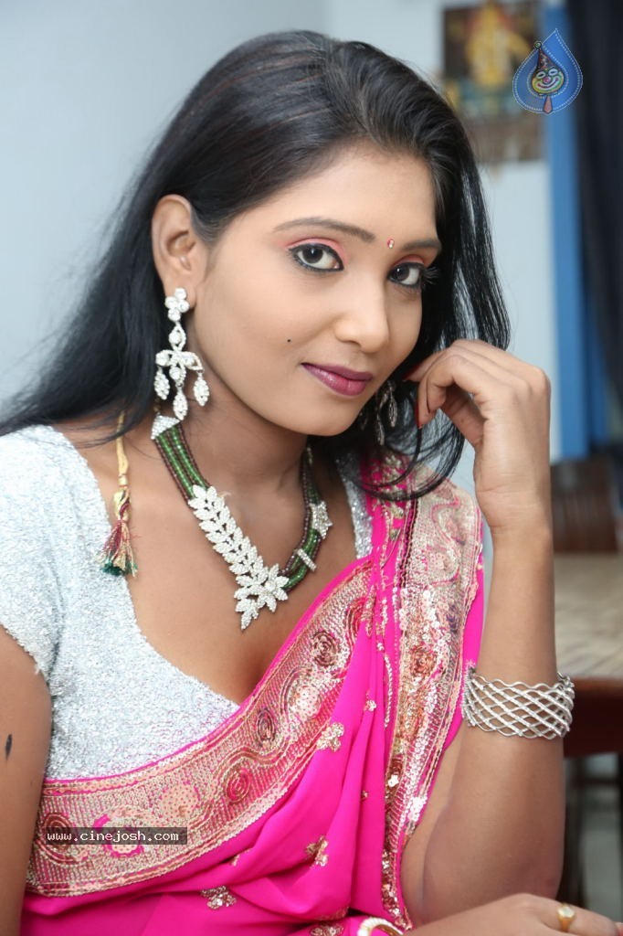 Isha Hot Stills - 48 / 76 photos