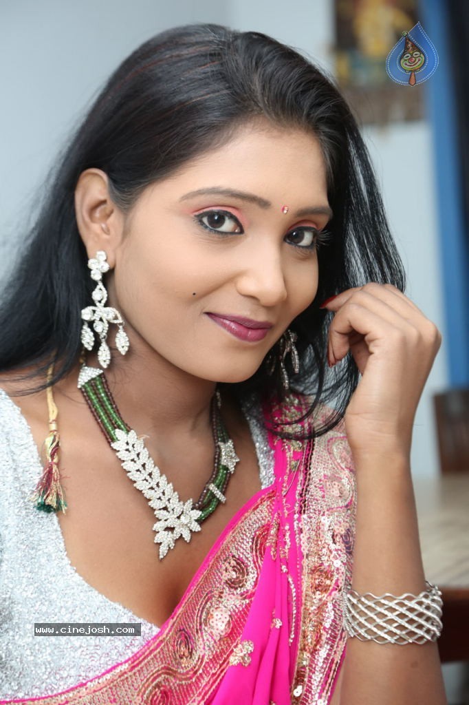 Isha Hot Stills - 75 / 76 photos