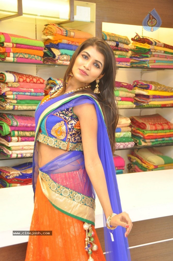 Isha New Photos - 29 / 44 photos