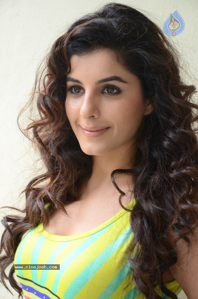 Isha Talwar Images - 30 / 39 photos