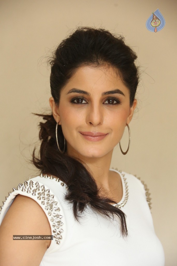 Isha Talwar Latest Photos - 64 / 97 photos