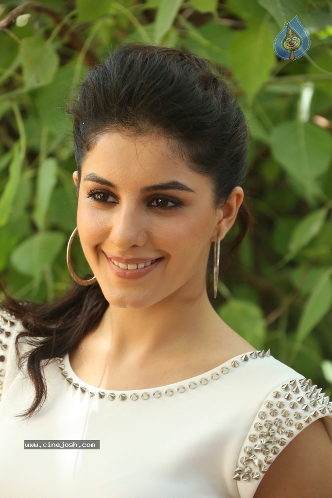 Isha Talwar Latest Photos - 84 / 97 photos