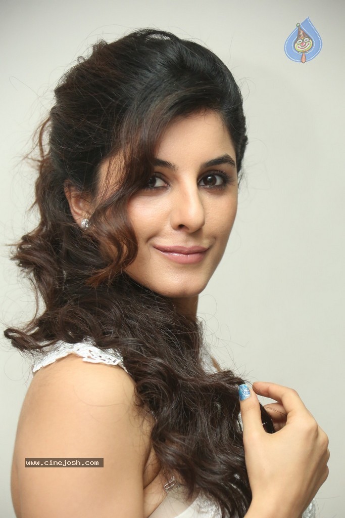 Isha Talwar Pics - 36 / 107 photos