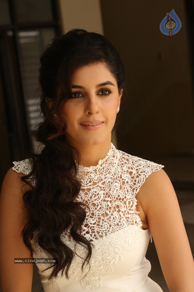 Isha Talwar Pics - 58 / 107 photos