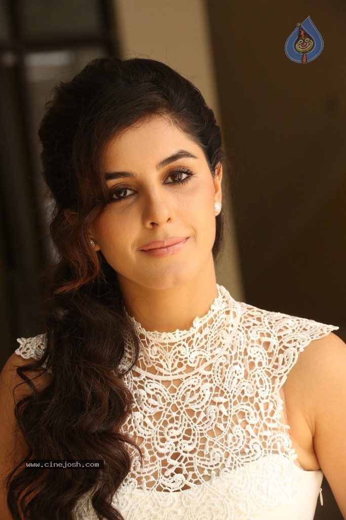 Isha Talwar Pics - 64 / 107 photos