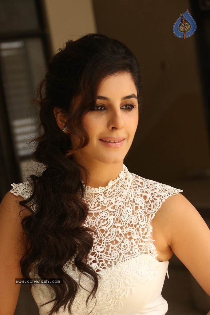 Isha Talwar Pics - 77 / 107 photos