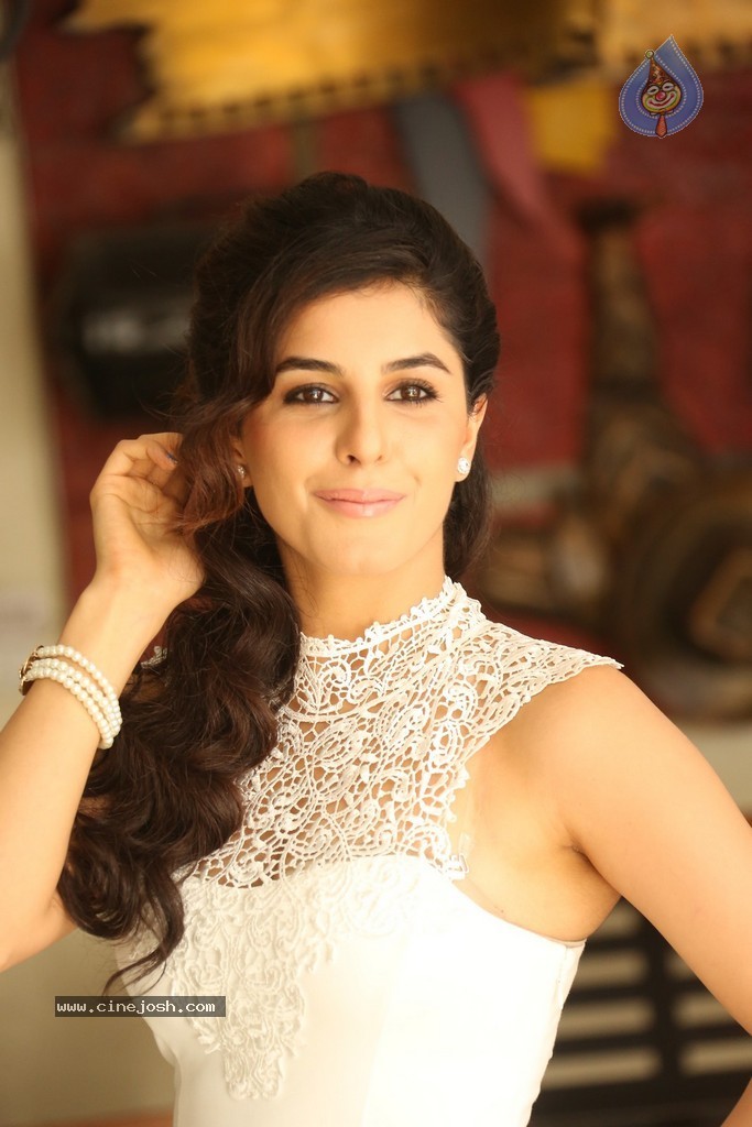 Isha Talwar Pics - 80 / 107 photos