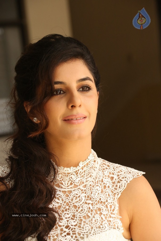 Isha Talwar Pics - 89 / 107 photos