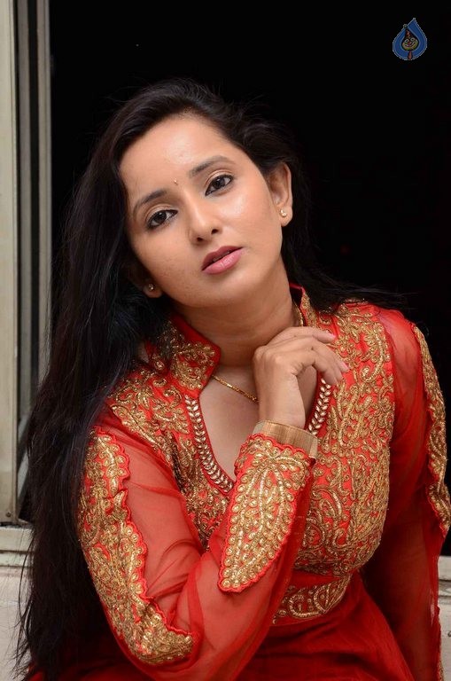 Ishika Singh Latest Photos - 27 / 33 photos