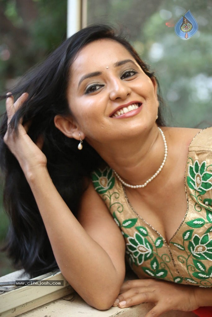 Ishika Singh Latest Pics - 43 / 84 photos