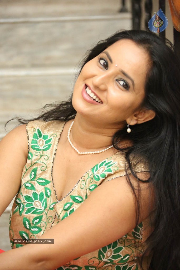 Ishika Singh Latest Pics - 56 / 84 photos