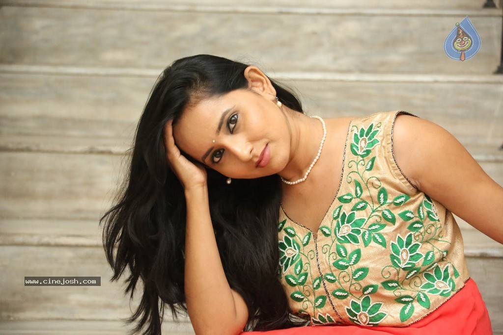 Ishika Singh Latest Pics - 63 / 84 photos