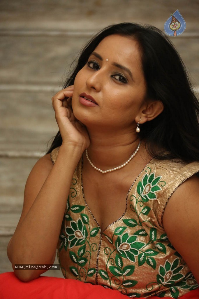 Ishika Singh Latest Pics - 65 / 84 photos