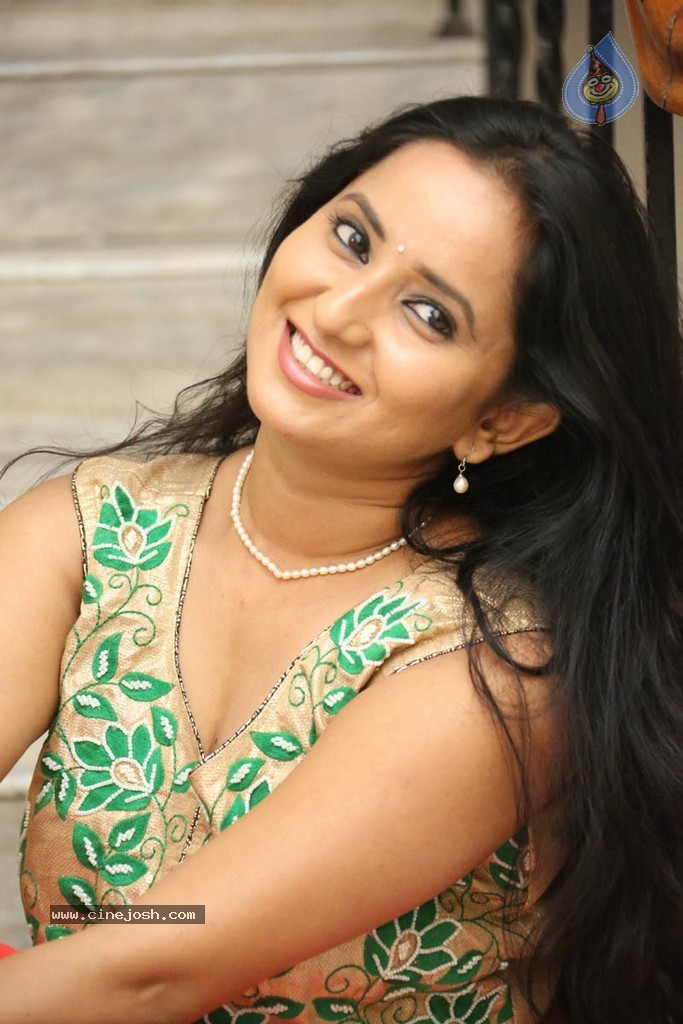 Ishika Singh Latest Pics - 82 / 84 photos