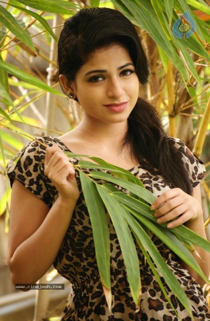 Iswarya Menon Photos - 6 / 10 photos