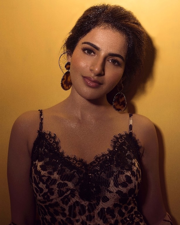 Iswarya Menon Stills - 1 / 4 photos