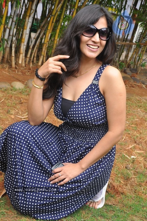 Janaitha Stills - 26 / 30 photos