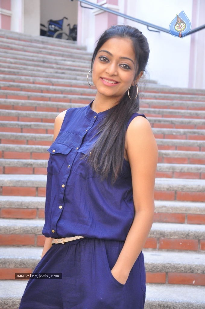 Janani Iyer Stills - 63 / 71 photos